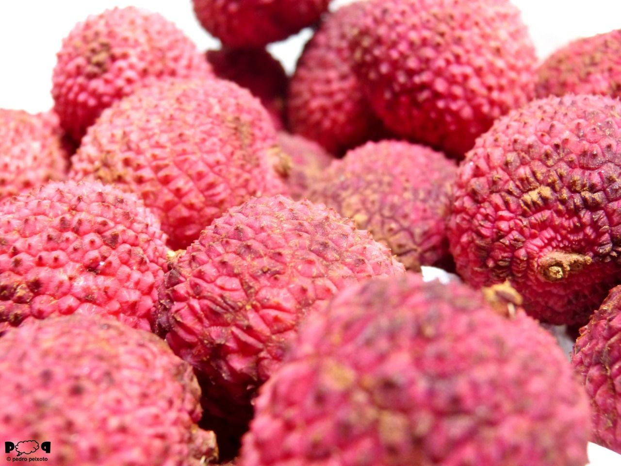 Close-up View Of Freshly Harvested Lychees Wallpaper