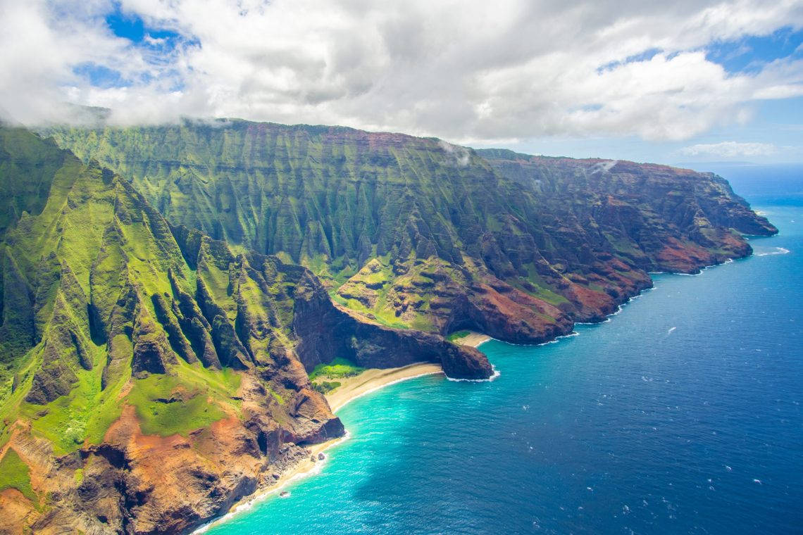 Cloudy Oahu Mountains Wallpaper