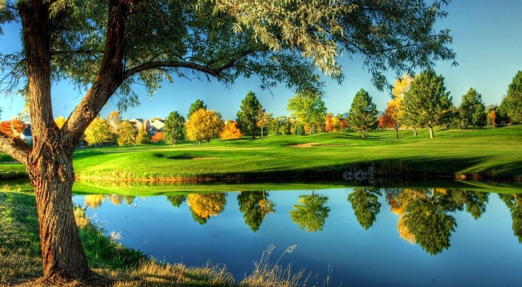 Cool Golf Clear Water Hazards In Autumn Wallpaper