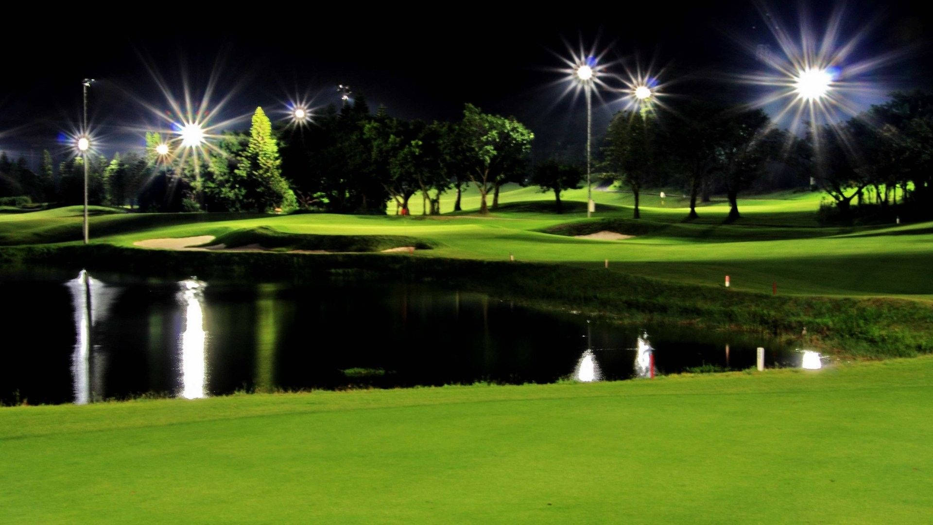 Cool Golf Course Night View Wallpaper