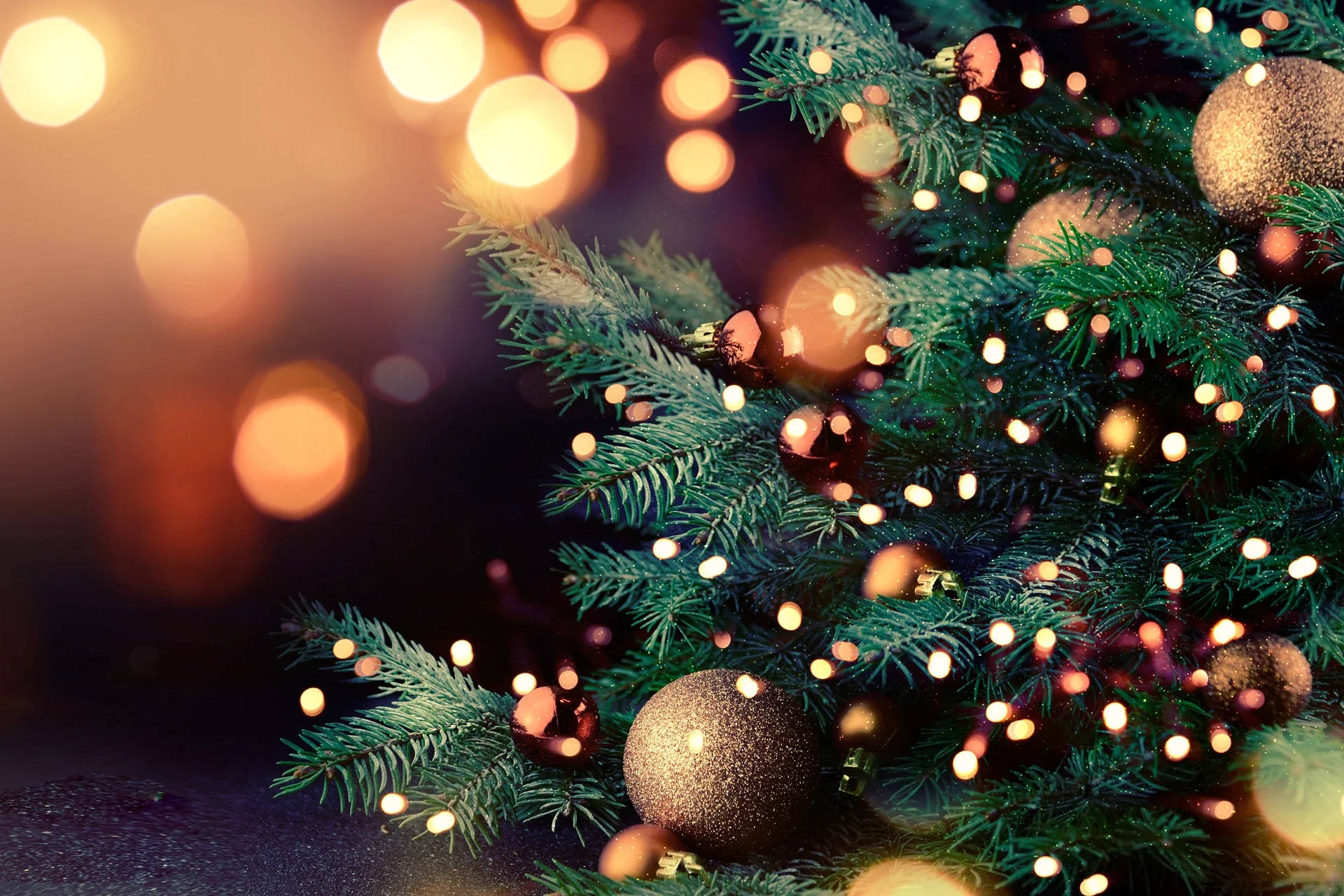 Cool Green Christmas Tree Desktop Wallpaper