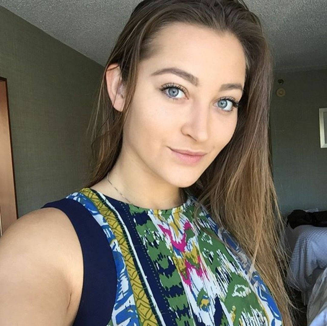 Dani Daniels Taking A Selfie Wallpaper