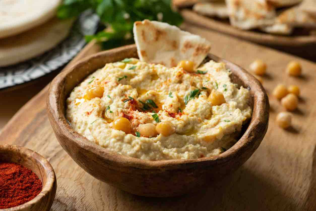 Delectable Hummus With Pita Bread And Chickpeas Wallpaper