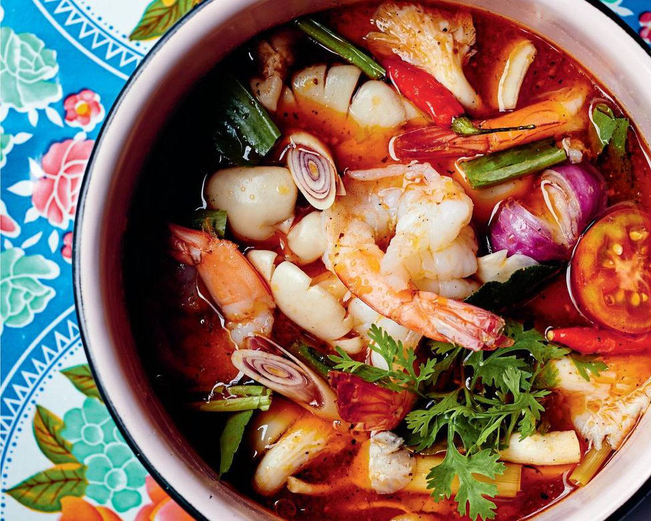 Delicious Tom Yum Soup With Shrimps And Spices Wallpaper