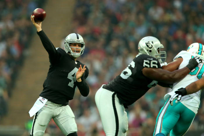 Derek Carr Ready To Pass The Ball Wallpaper