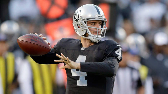 Derek Carr Taking Aim Wallpaper