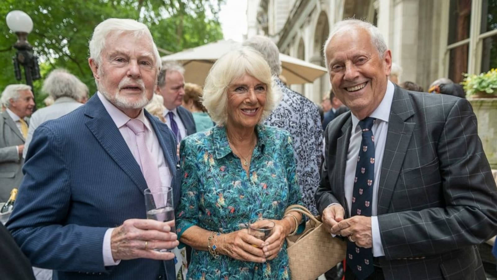 Derek Jacobi With Camilla, Queen Consort Of The Uk Wallpaper