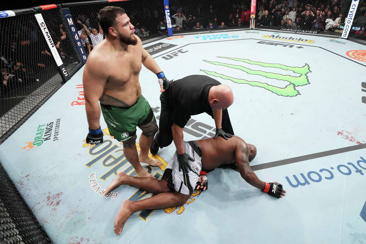 Derrick Lewis Defeated By Tai Tuivasa Wallpaper