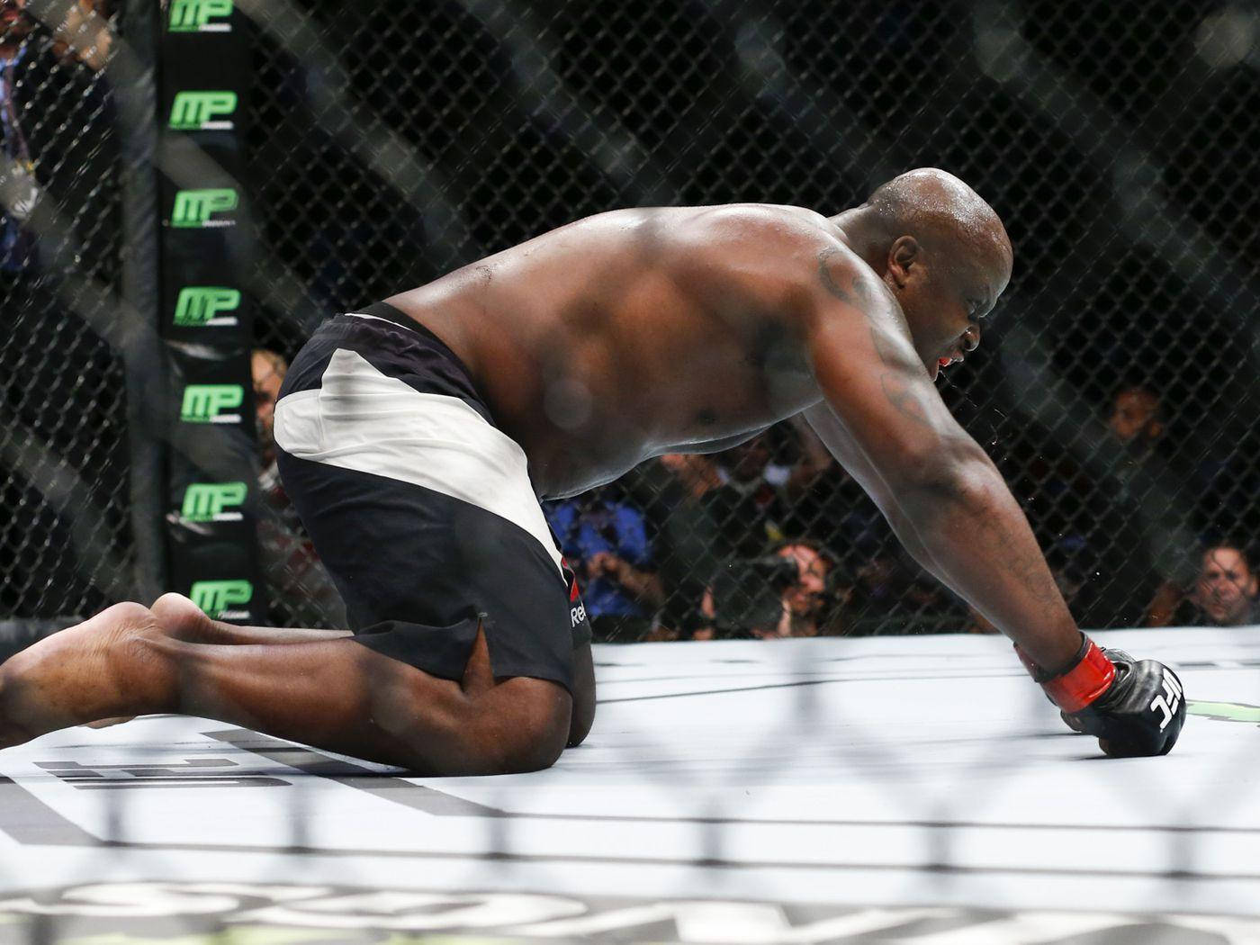 Derrick Lewis Fists On Floor Wallpaper