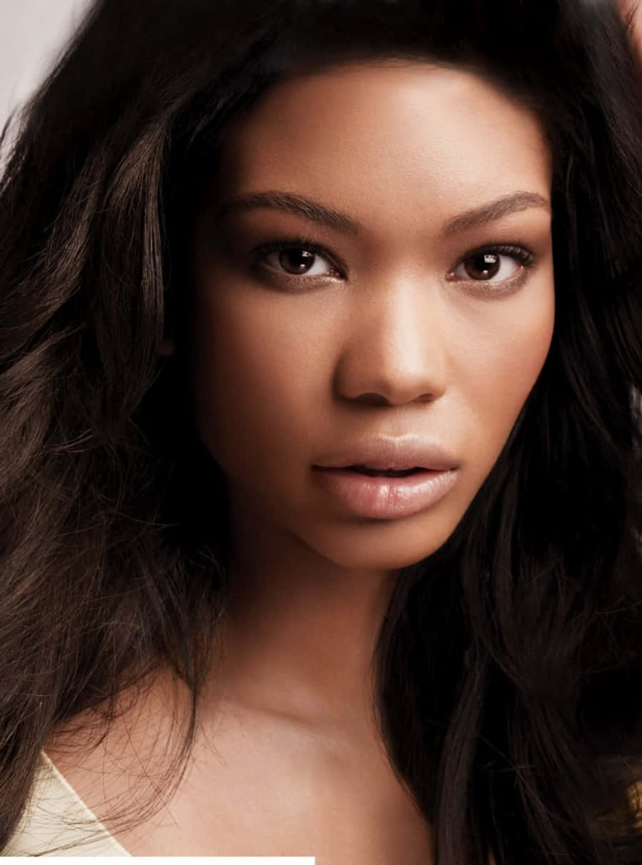 Elegant Portrait Chanel Iman Wallpaper