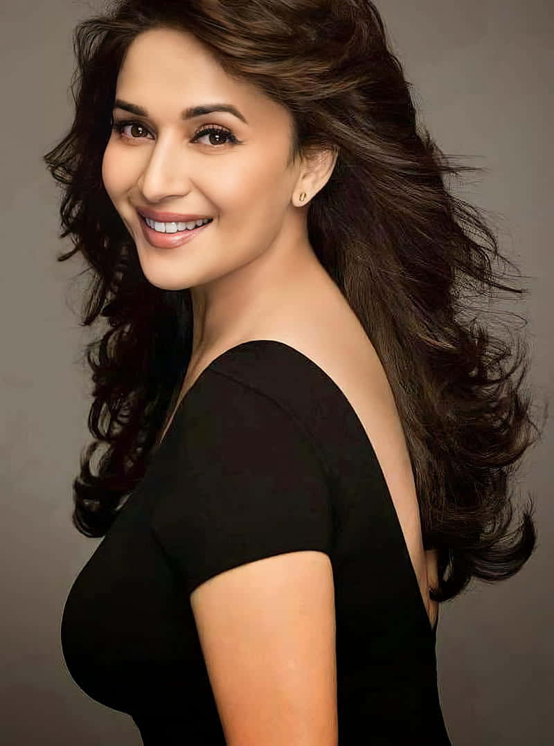 Elegant_ Portrait_ Madhuri_ Dixit Wallpaper