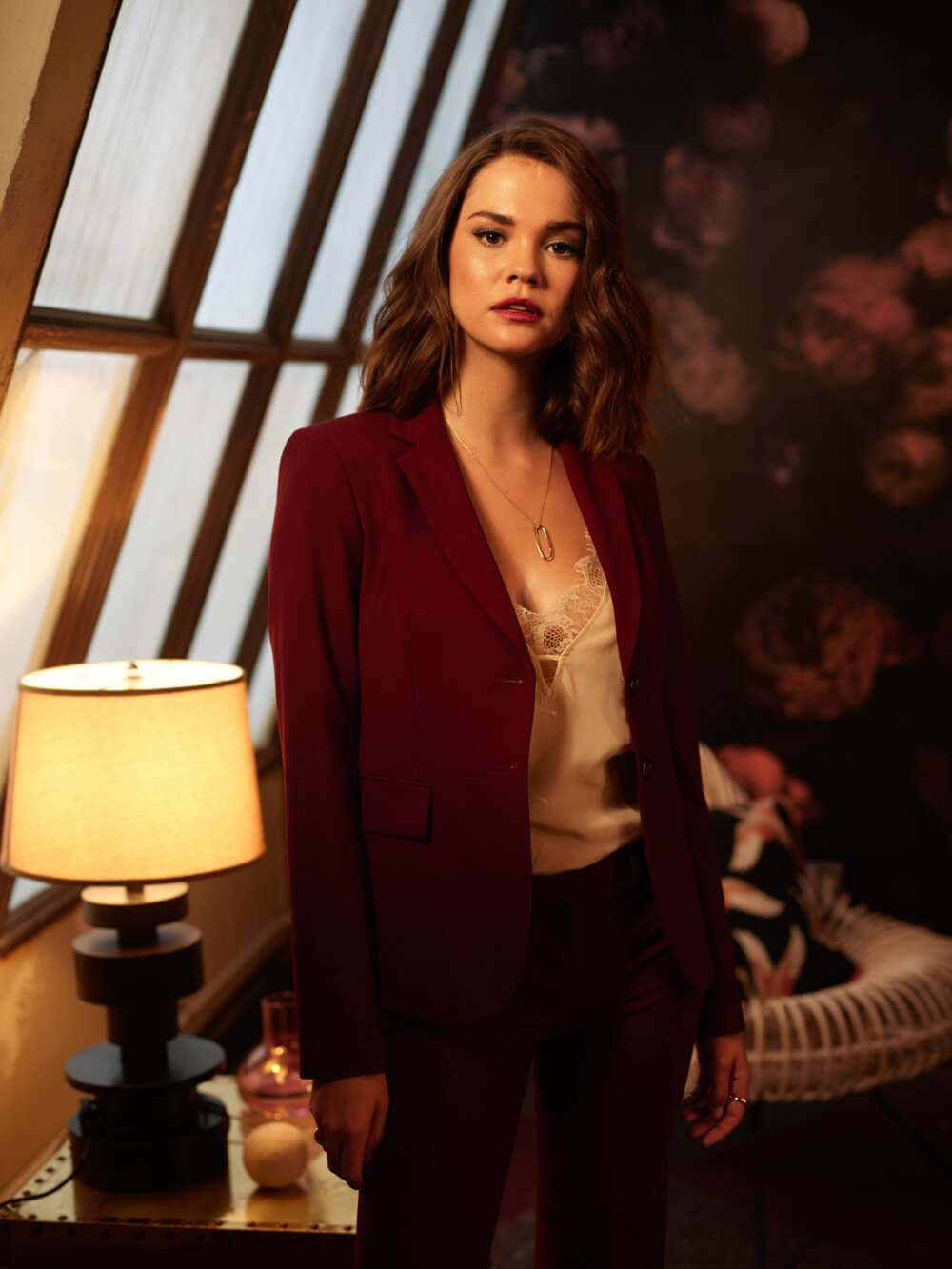 Elegant Portraitin Burgundy Blazer Wallpaper