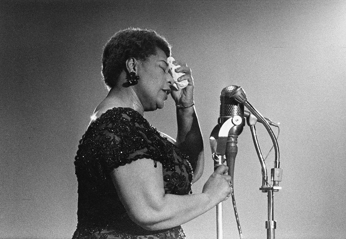 Ella Fitzgerald Performing Side View Wallpaper