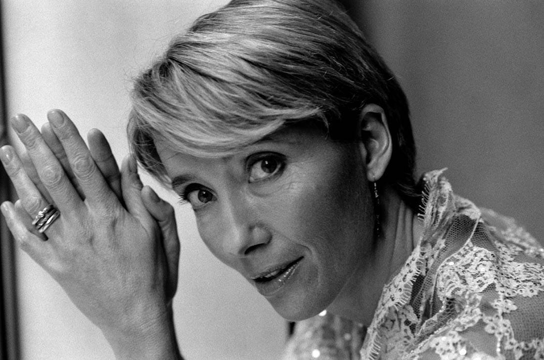 Emma Thompson Grayscale Wallpaper