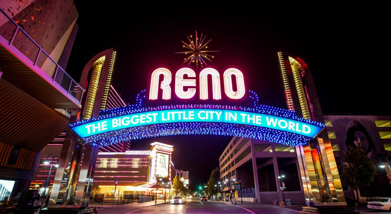 Experience The Beauty Of Reno At Night Wallpaper