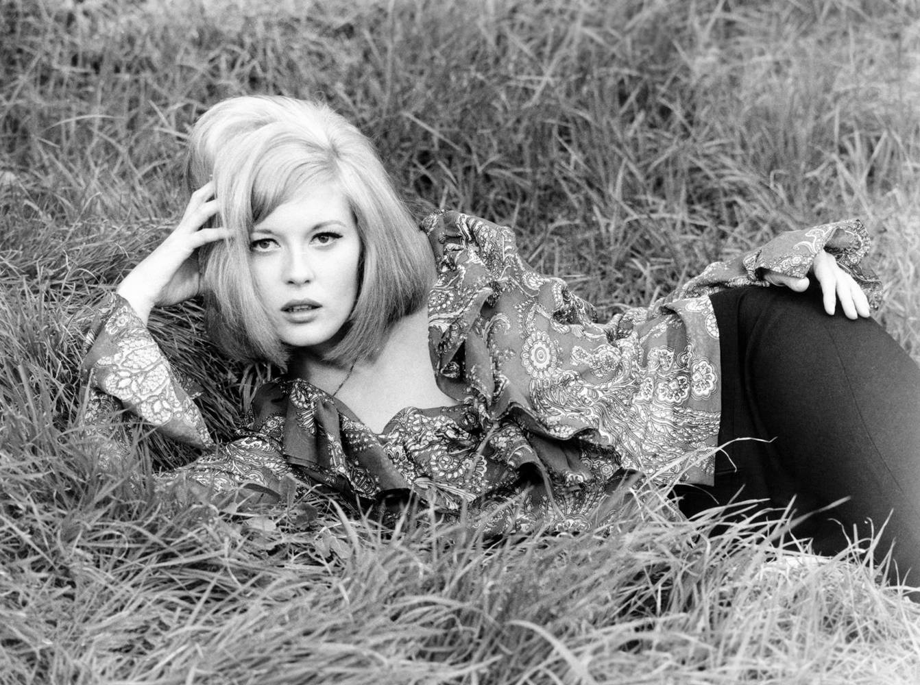 Faye Dunaway 1967 Bonnie And Clyde Studio Publicity Still\ Wallpaper