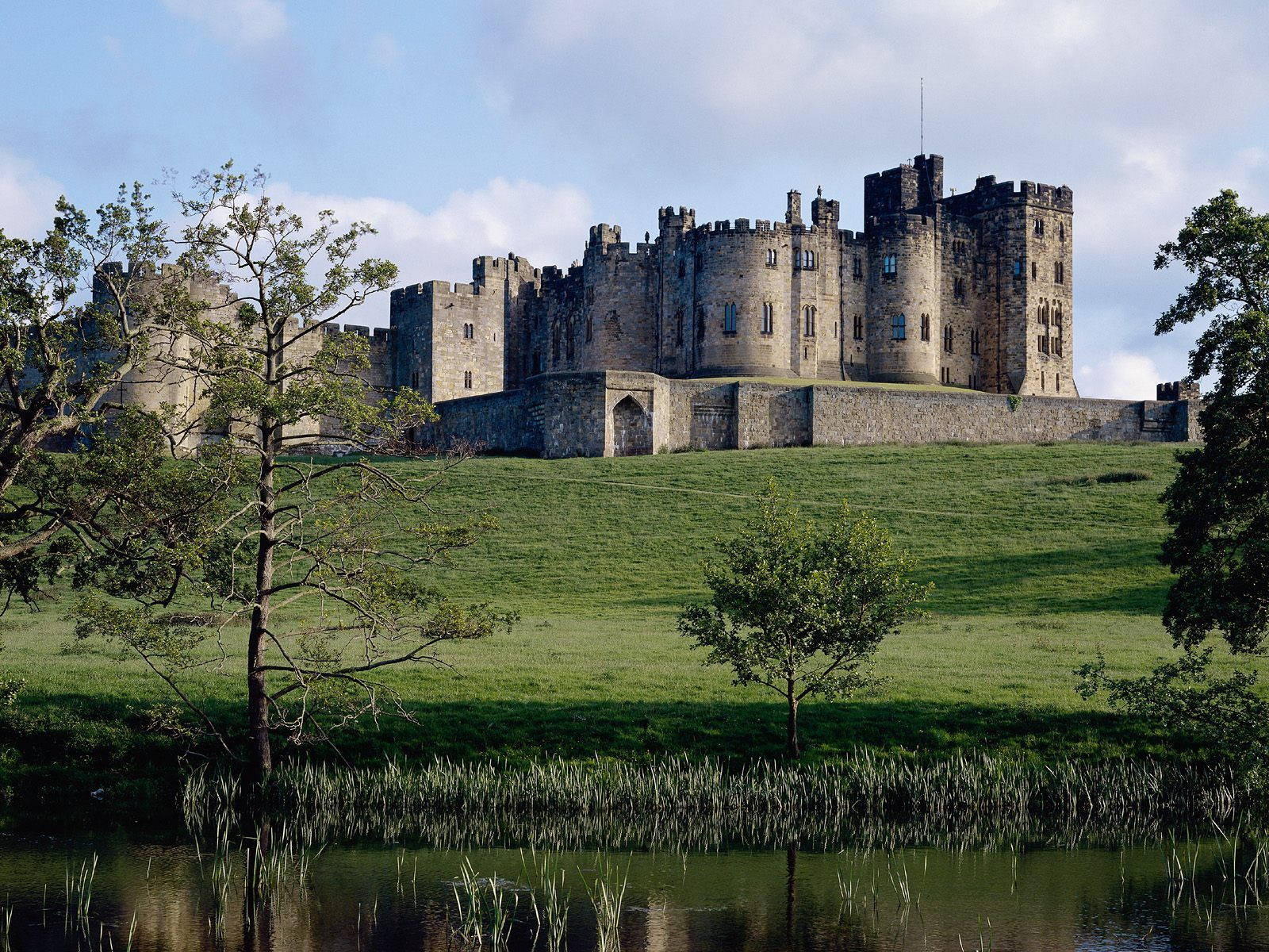 Feast Your Eyes On The Majestic Sight Of The Open Air Castle Wallpaper