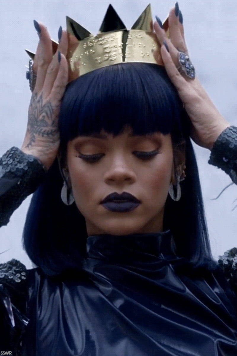 Fenty Rihanna Wearing A Crown Wallpaper