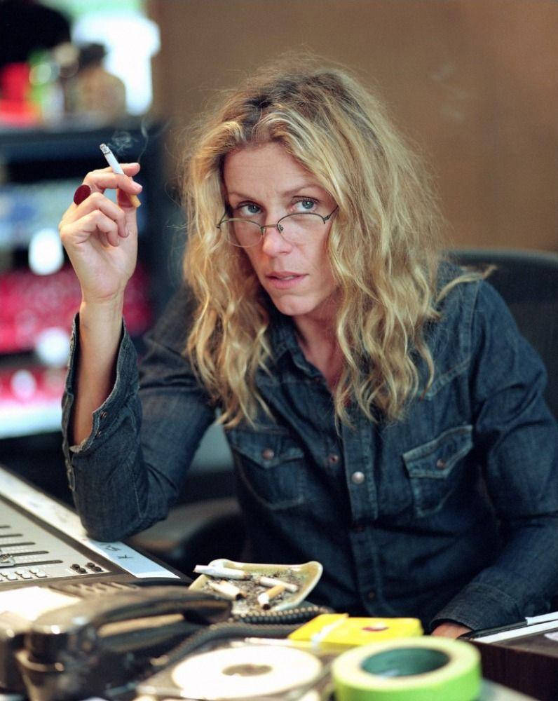 Frances Mcdormand As Jane In Laurel Canyon Wallpaper