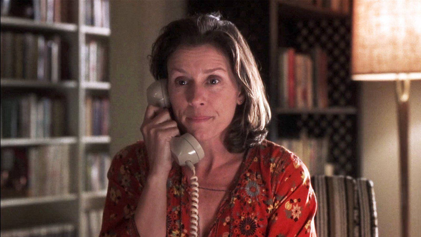 Frances Mcdormand Portraying Elaine Miller In 'almost Famous' Wallpaper