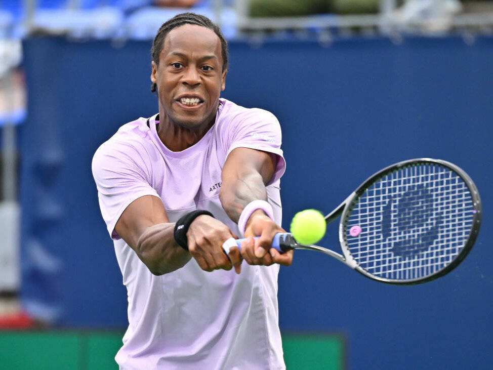 Gael Monfils Wearing Pastel Lavender Shirt Wallpaper