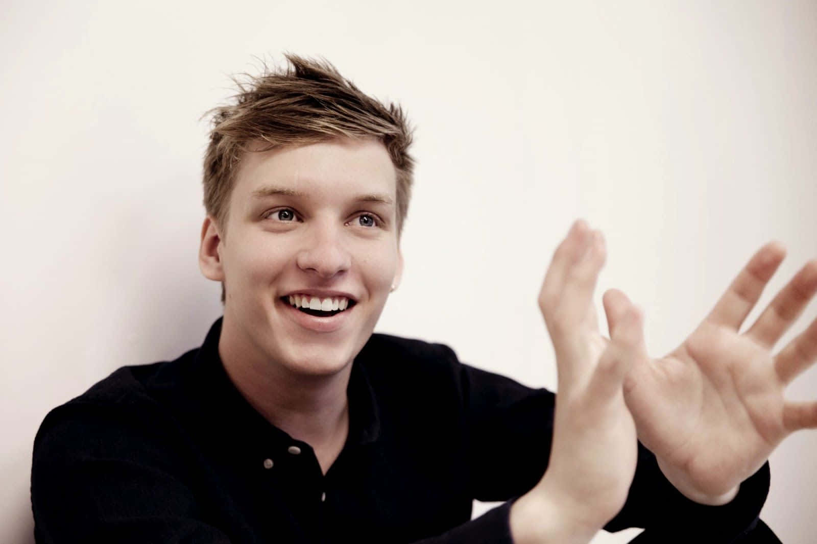 George Ezra Wallpaper