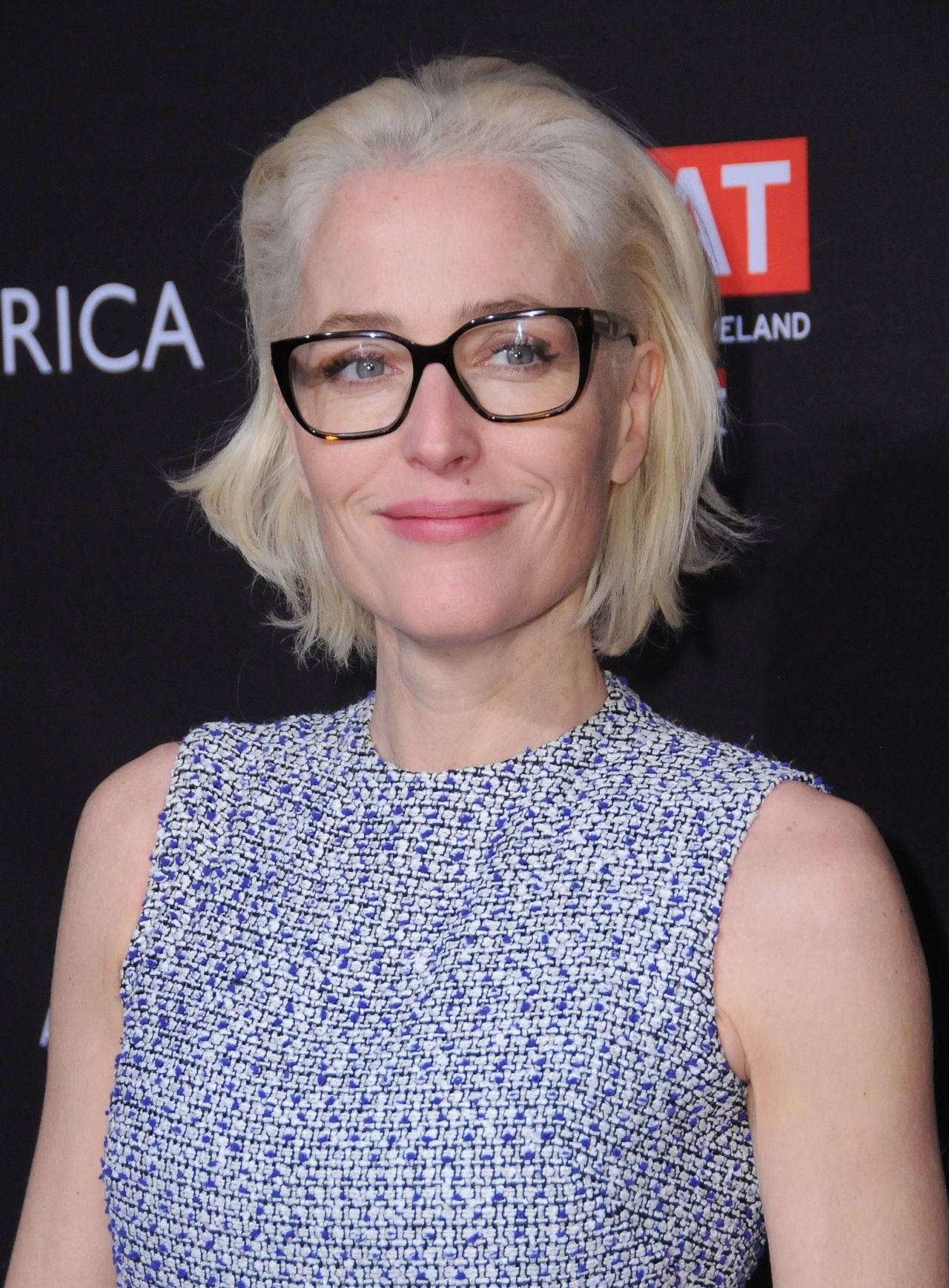 Gillian Anderson Wearing Glasses Wallpaper