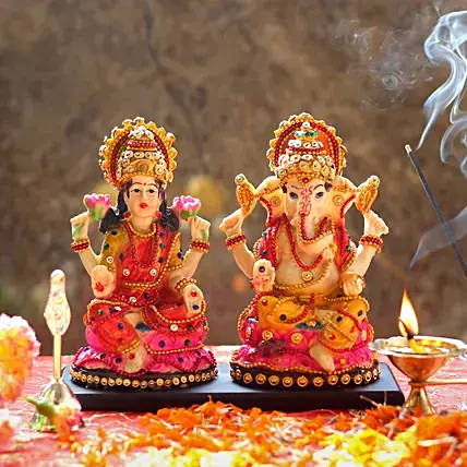 Goddess Lakshmi And Lord Ganesh Figures Wallpaper