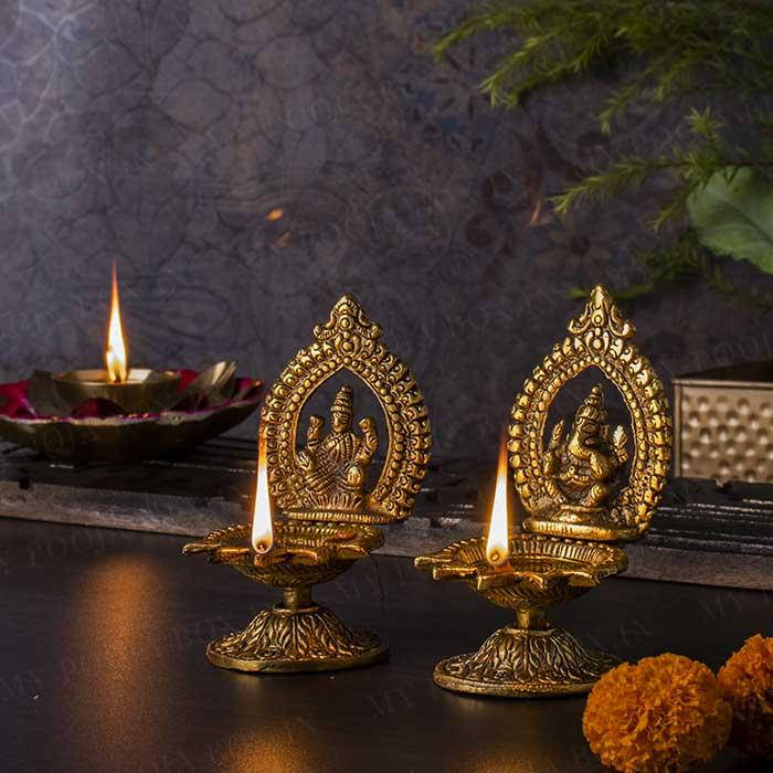 Golden Figurines Of Ganesh Lakshmi Wallpaper