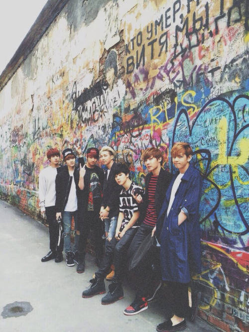 Graffiti Wall For Bts Phone Background Wallpaper