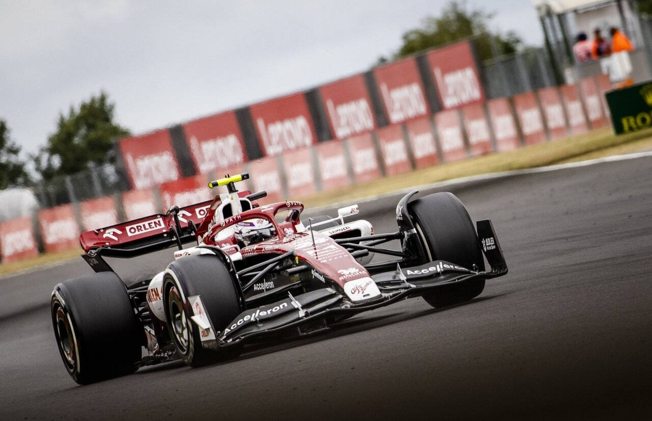 Guanyu Zhou F1 Red And Black Wallpaper