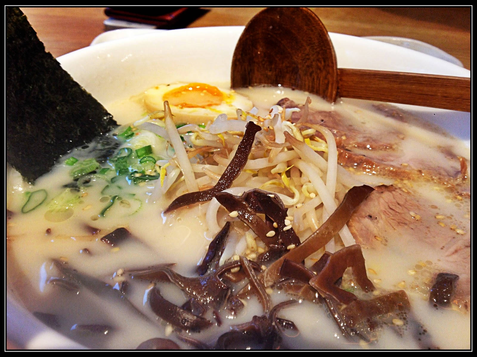 Hakata Ramen With Wood Ear Mushrooms Wallpaper