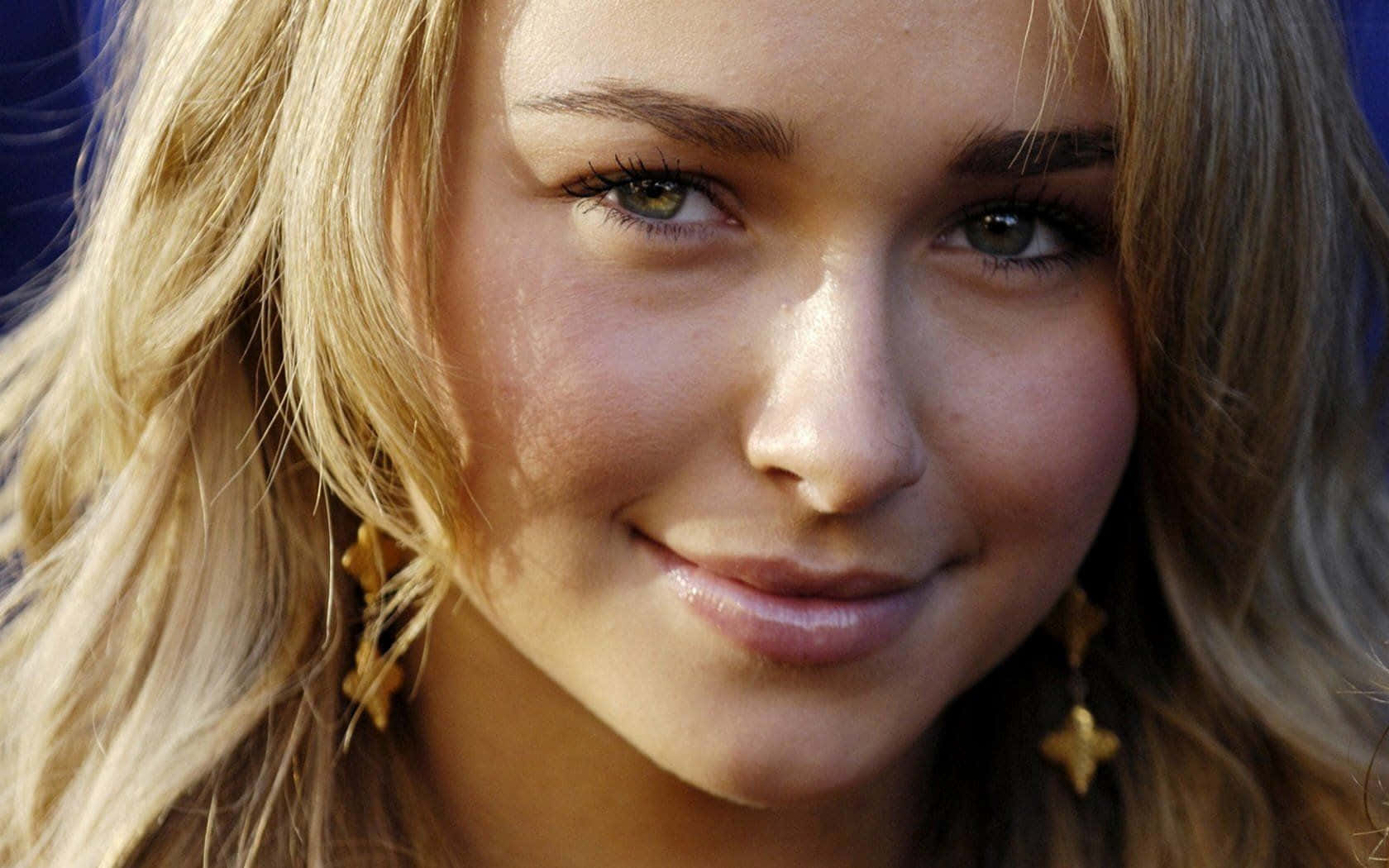 Hayden Panettiere Stunning Portrait Wallpaper