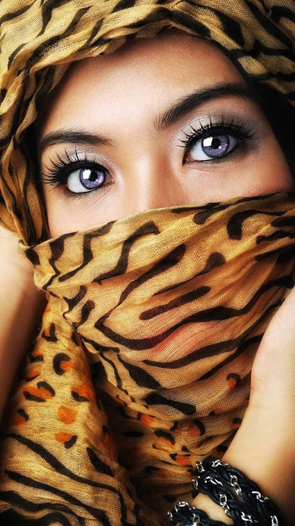 Hijab Girl Tiger Pattern Wallpaper