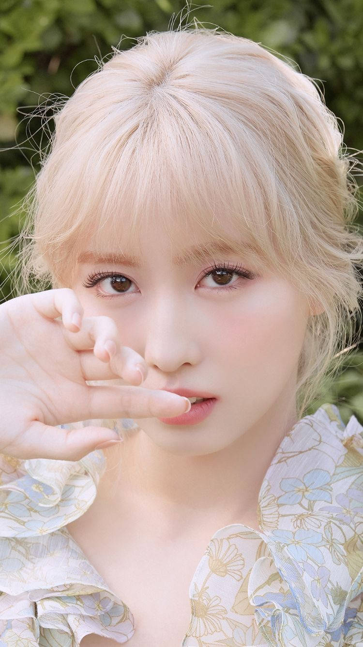 Hirai Momo Blonde Hair Wallpaper