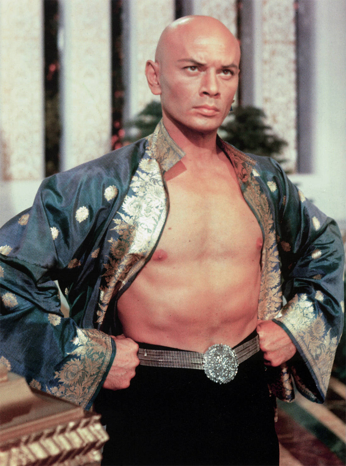 Hollywood Actor Yul Brynner As King Mongkut Wallpaper