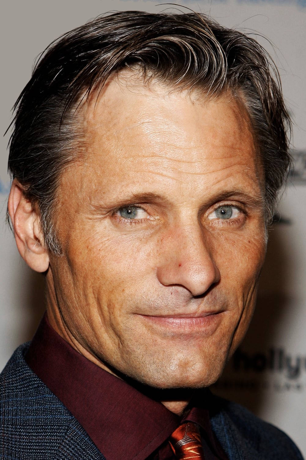 Hollywood American Actor Viggo Mortensen Wallpaper