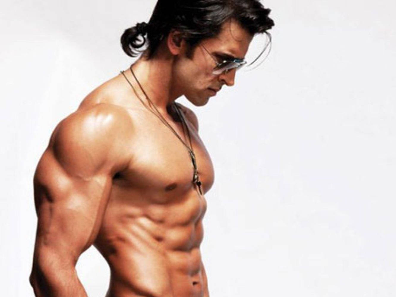 Hrithik Roshan Body And Sunglasses Wallpaper