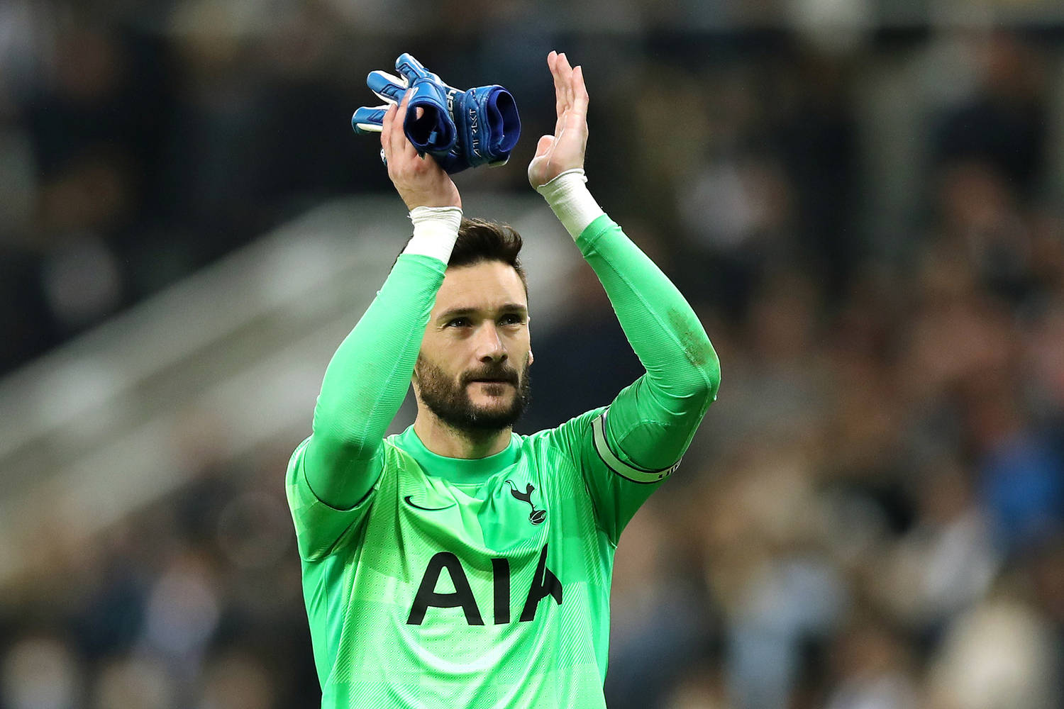 Hugo Lloris About To Clap Wallpaper