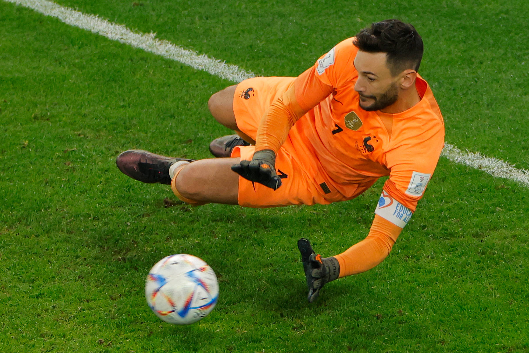 Hugo Lloris Catching Ball Wallpaper