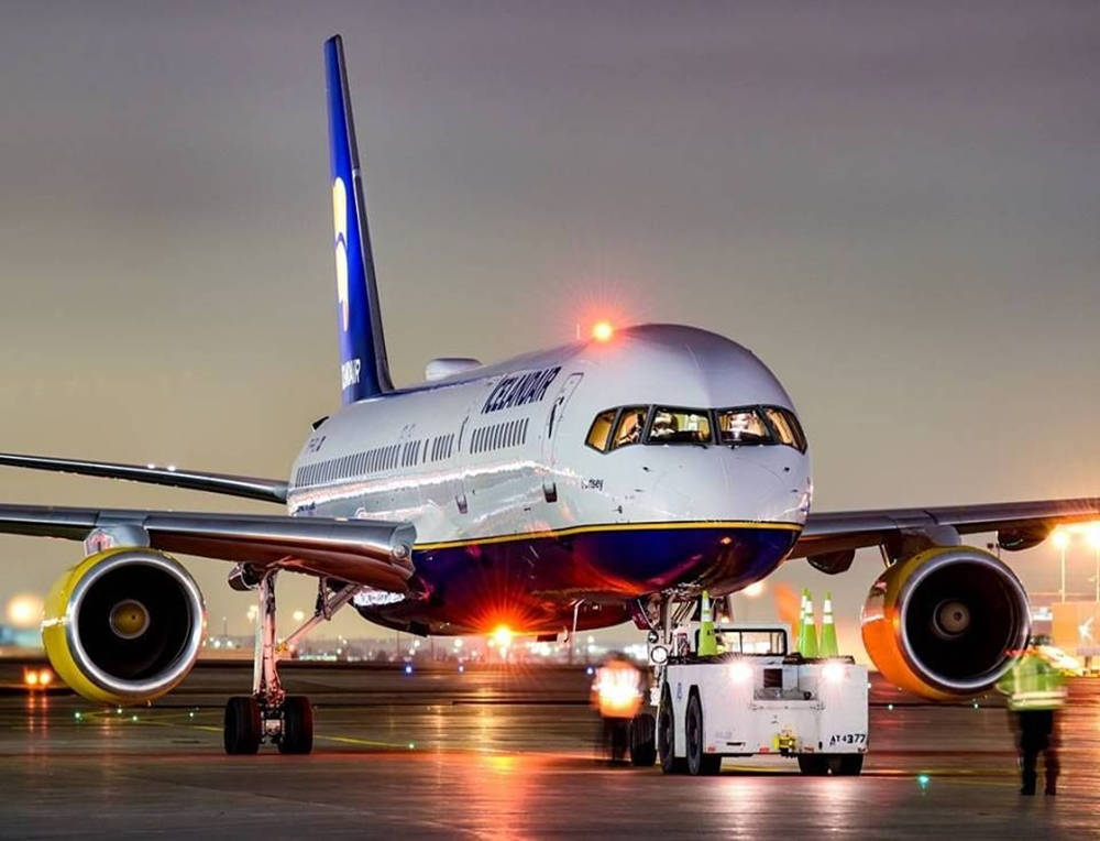 Icelandair Airplane Preparing To Board Wallpaper