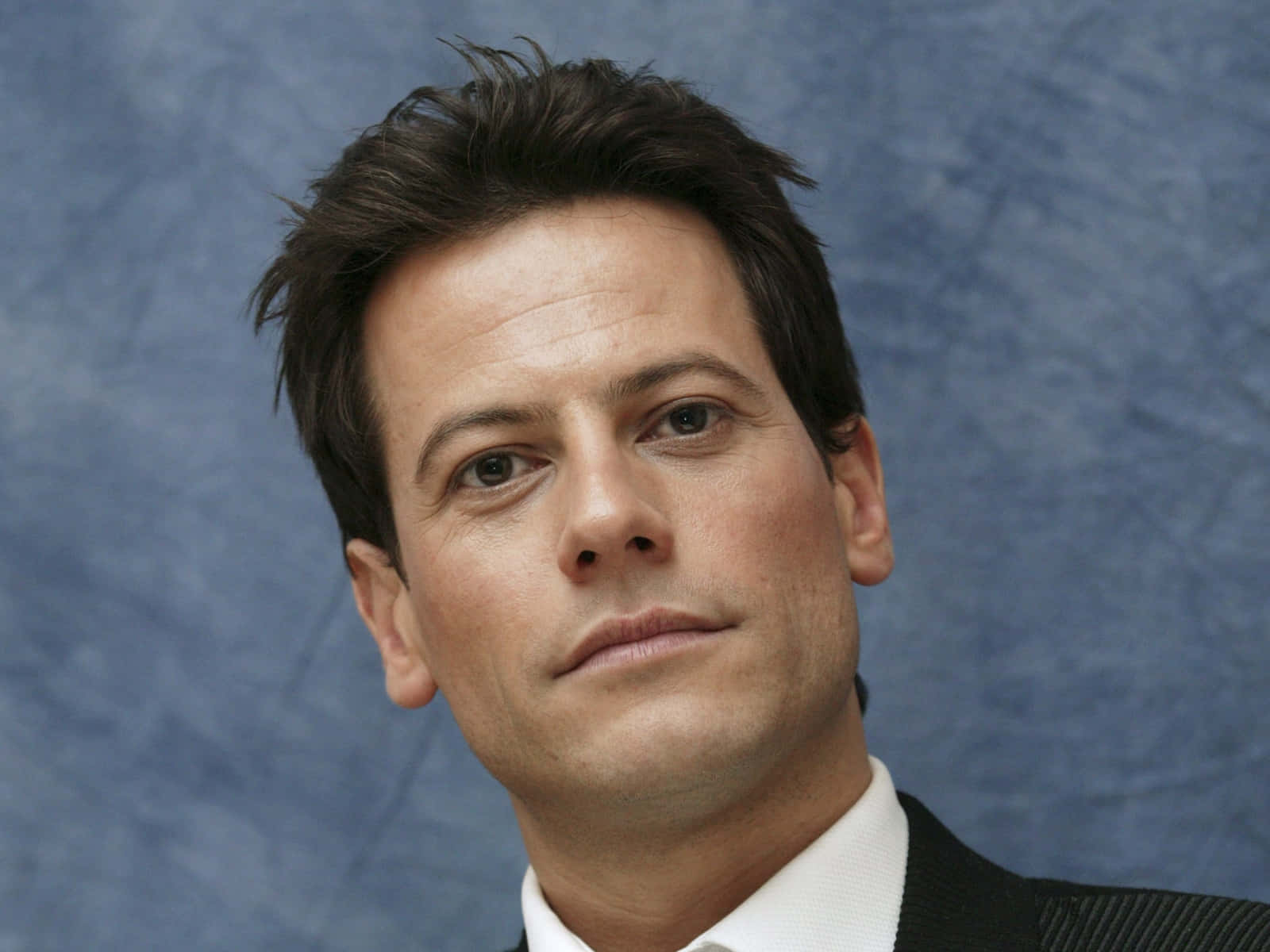 Ioan Gruffudd 1600 X 1200 Wallpaper