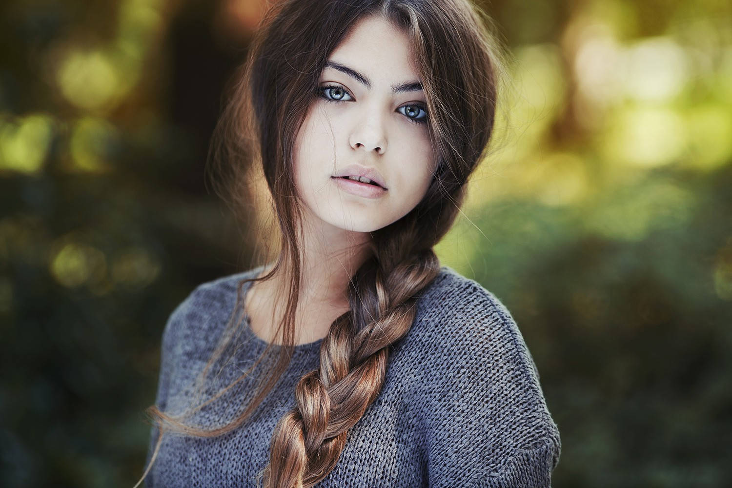 Italian Girl With Braid Wallpaper