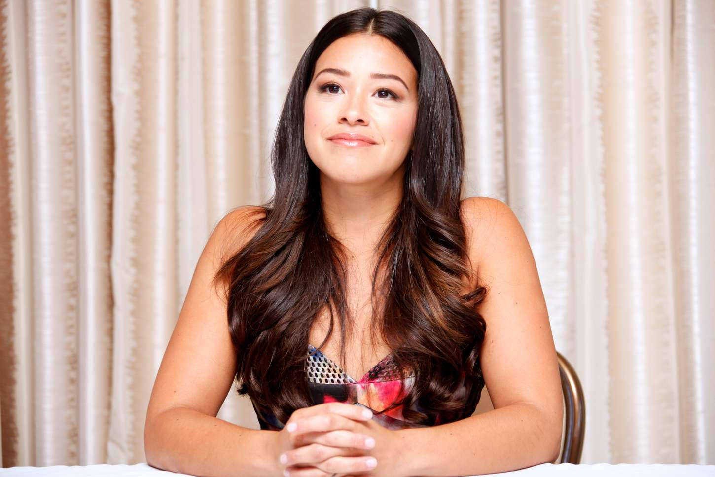 Jane Villanueva - A Woman Of Strength And Love In Jane The Virgin Wallpaper