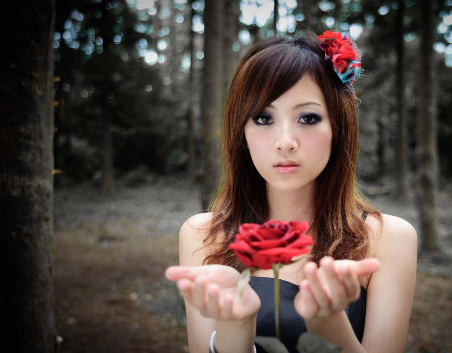 Japan Forest Girl Red Rose Wallpaper