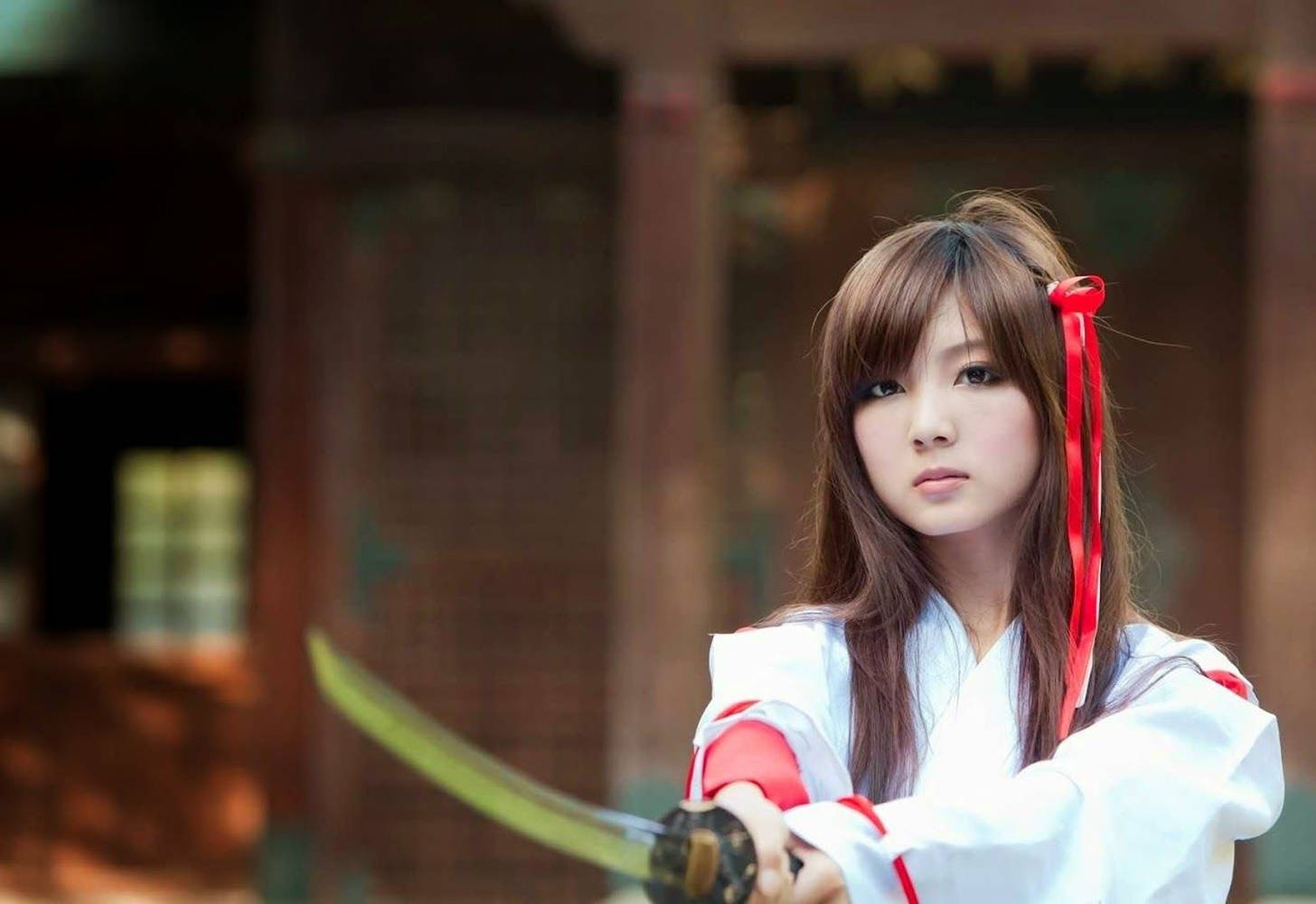 Japan Girl Samurai White Robe Wallpaper