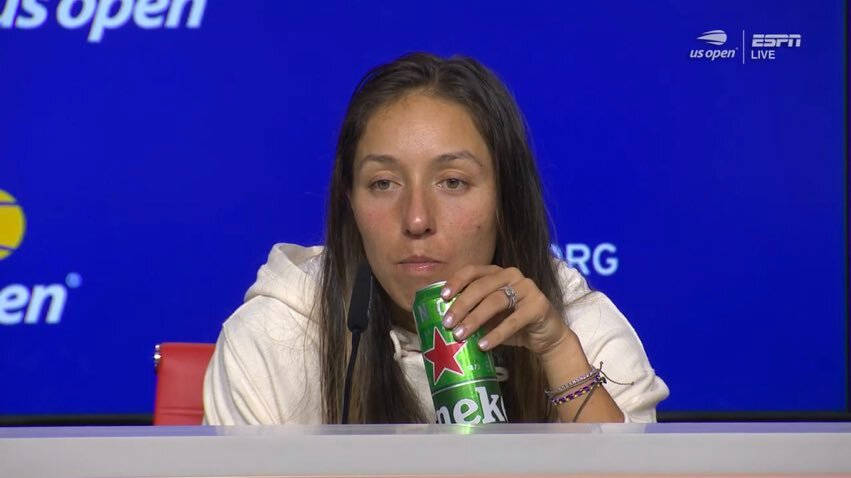 Jessica Pegula Drinking Heineken Wallpaper