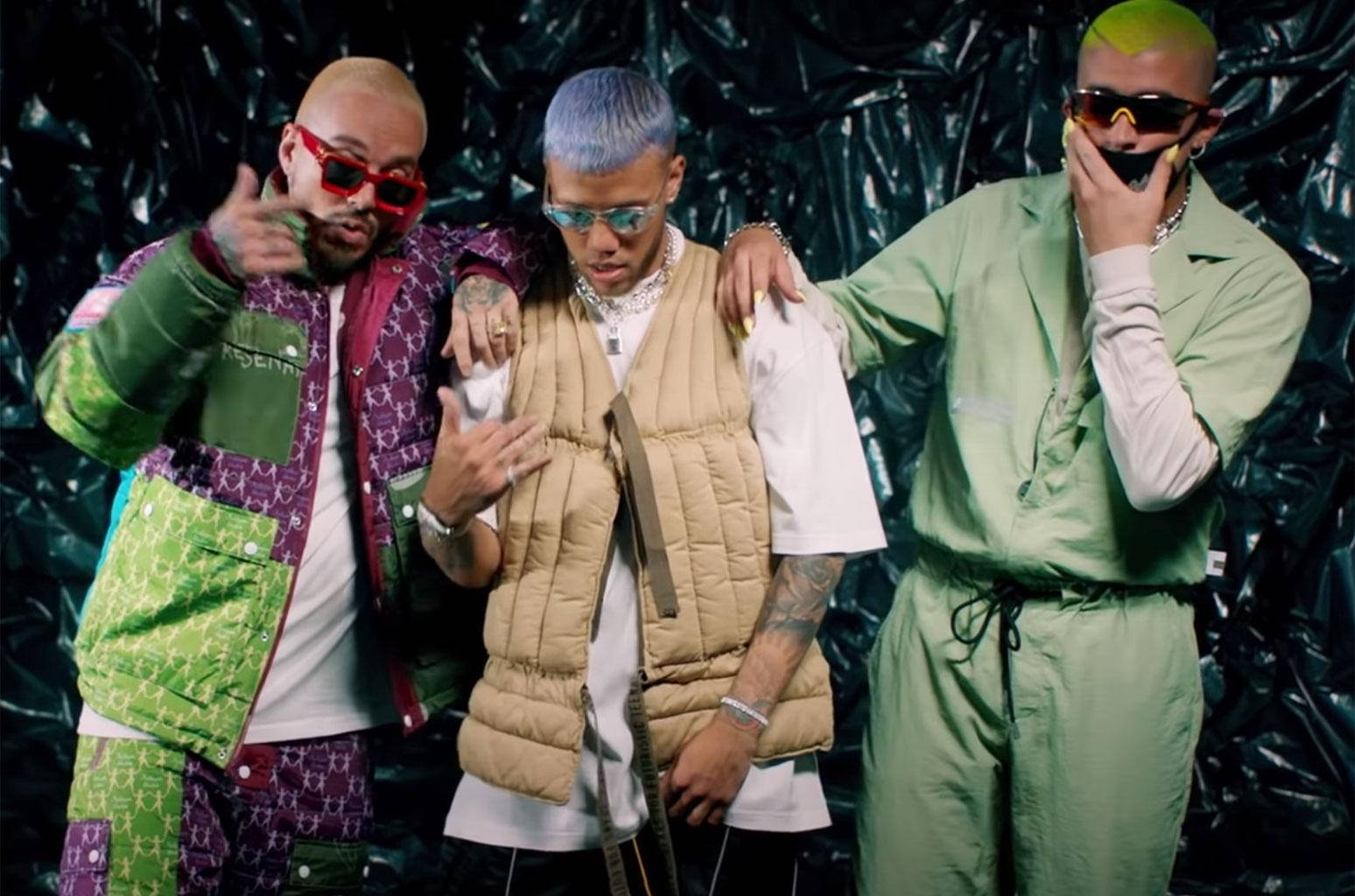 Jhay Cortez, J Balvin, And Bad Bunny Posing Together For A Photoshoot Wallpaper