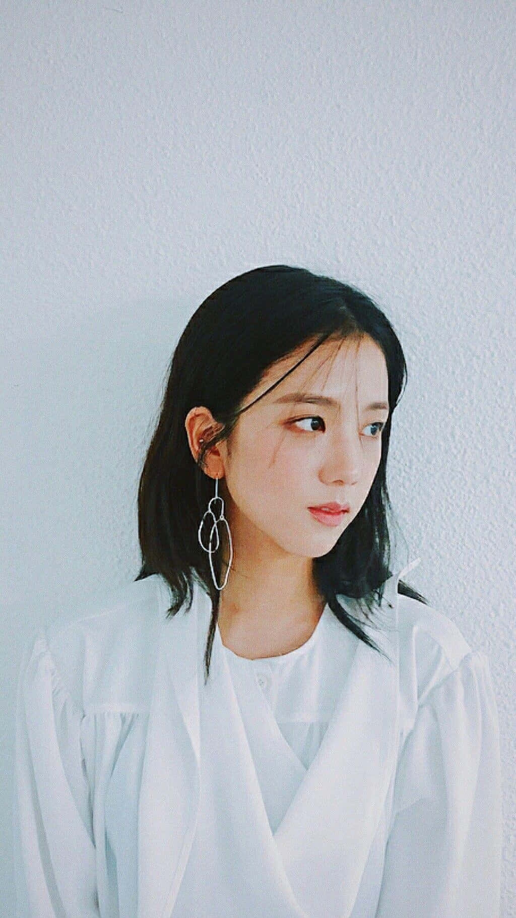 Jisoo Blackpink Charming White Outfit Wallpaper