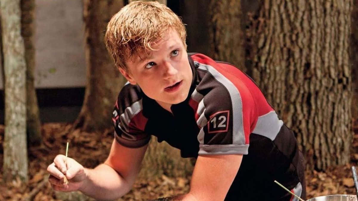 Josh Hutcherson Concentrationin Arena Outfit Wallpaper